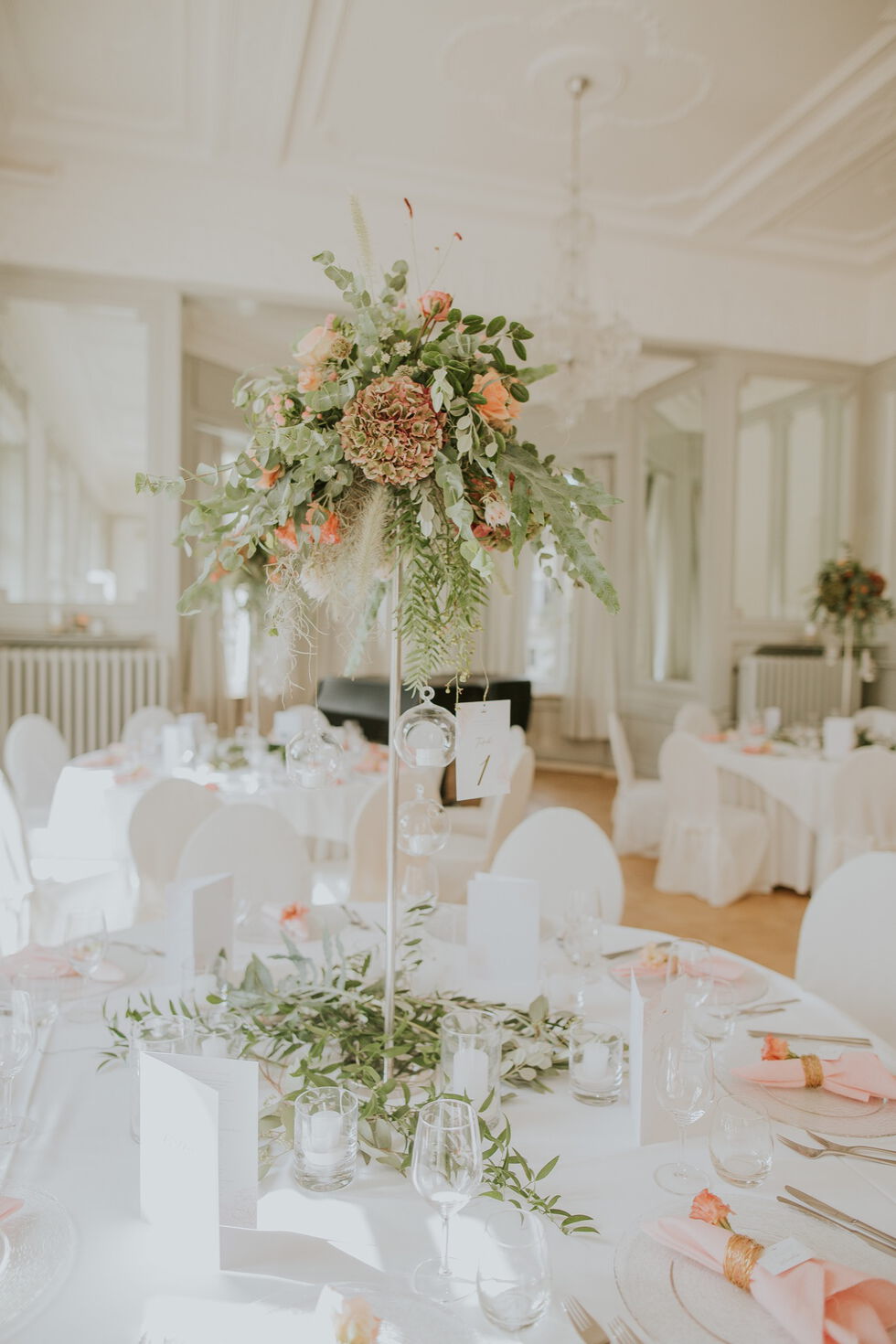 Tischdekoration und Blumendeko